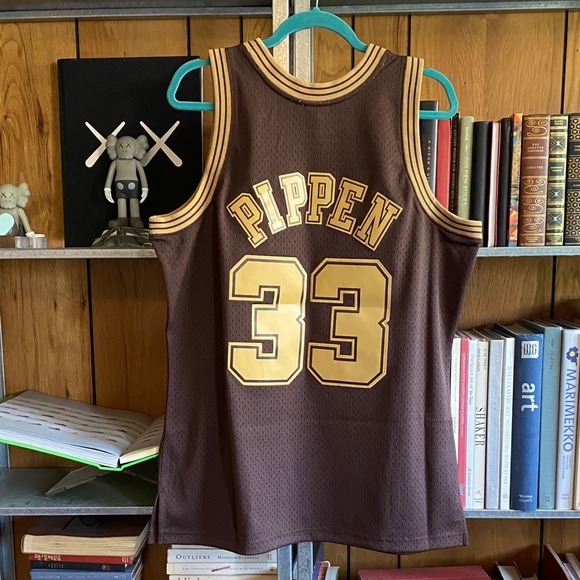 🆕 Mitchell & Ness NWT Chicago Bulls Scottie Pippen NBA Collectible Jersey - Picture 11 of 12